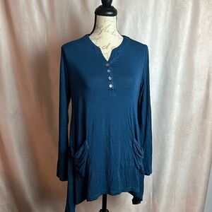 Logo by Lori Goldstein Small Blue with pockets long sleeve vneck blouse